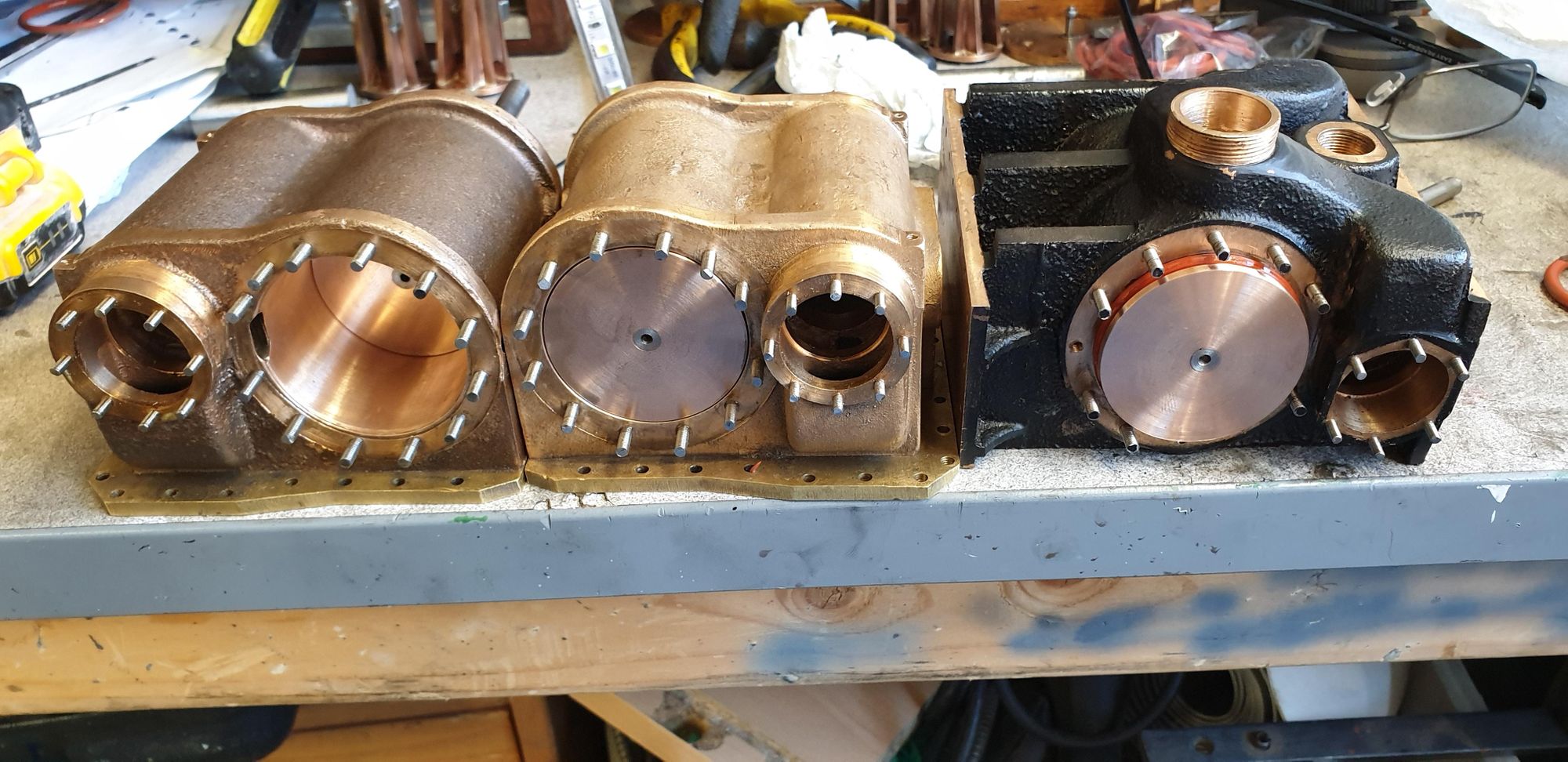 Cylinder: Slide bar supports and pistons
