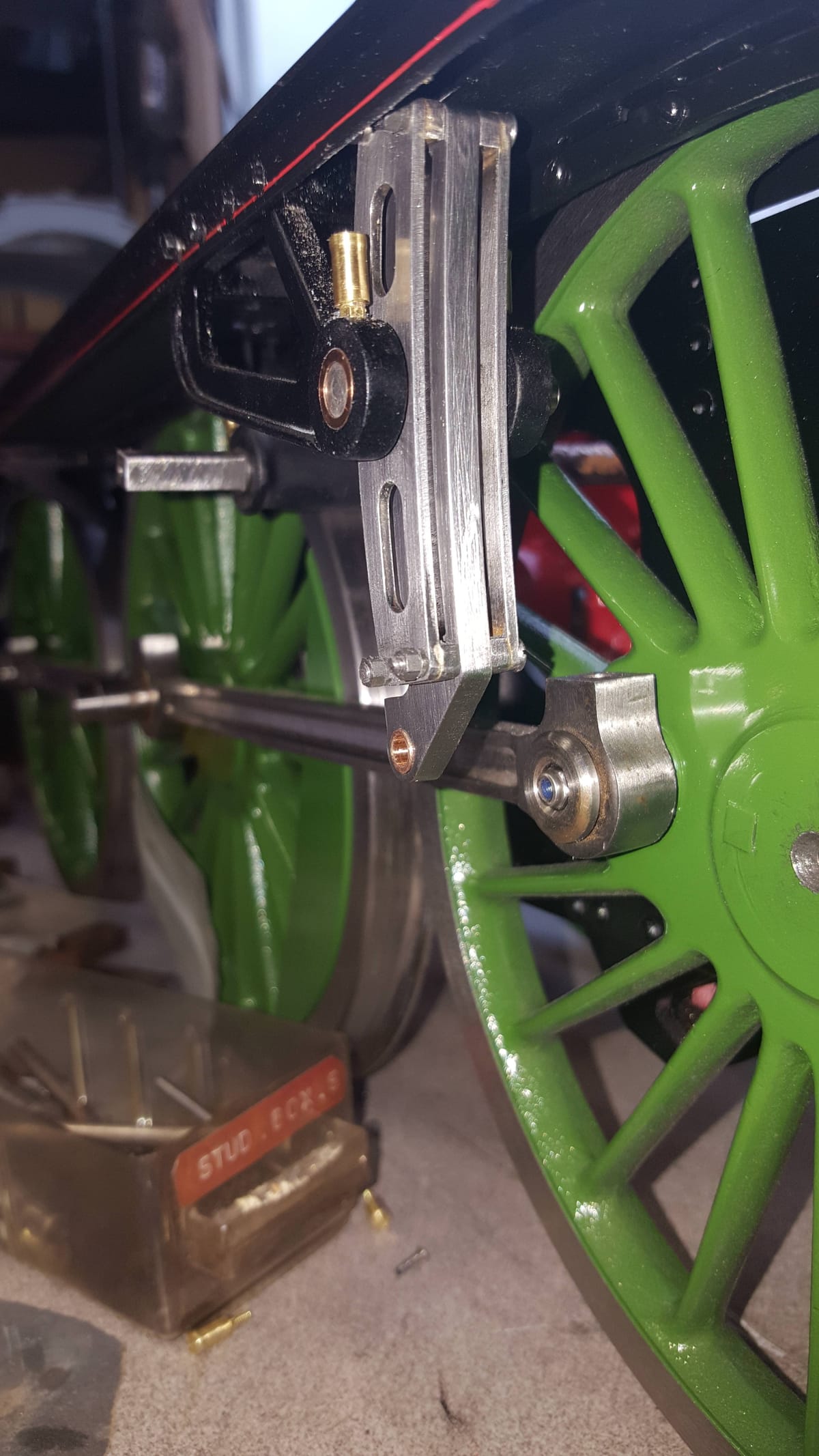 Expansion Links: Their bearing oil cups and the Weighshaft